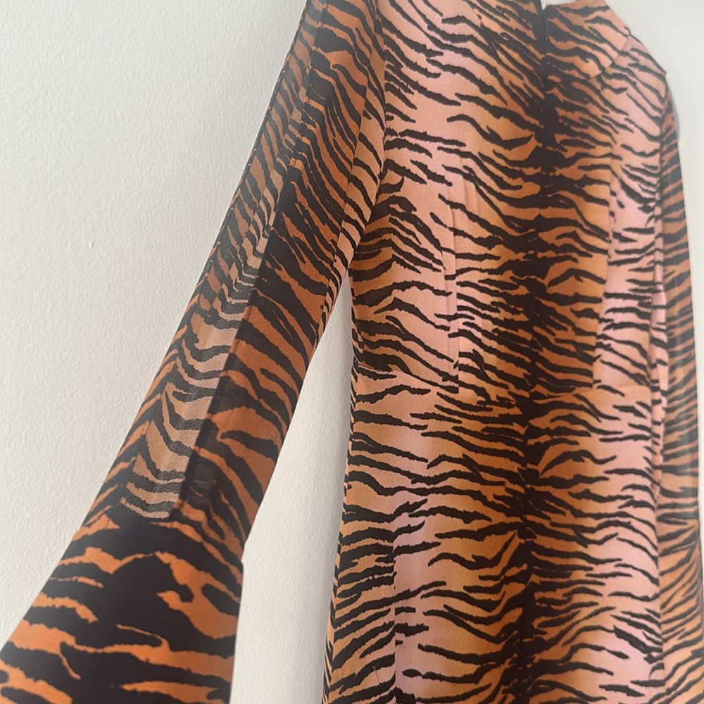 A.L.C. 100% Silk Dress long sleeve black tan tiger print Size 0 - Picture 10 of 12